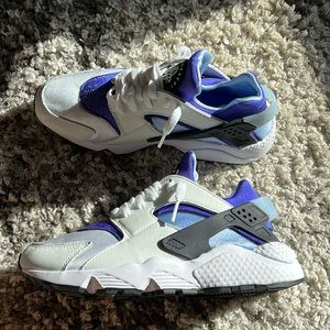 Nike Huarache Women’s shoe, Size 8.5, Blue and white